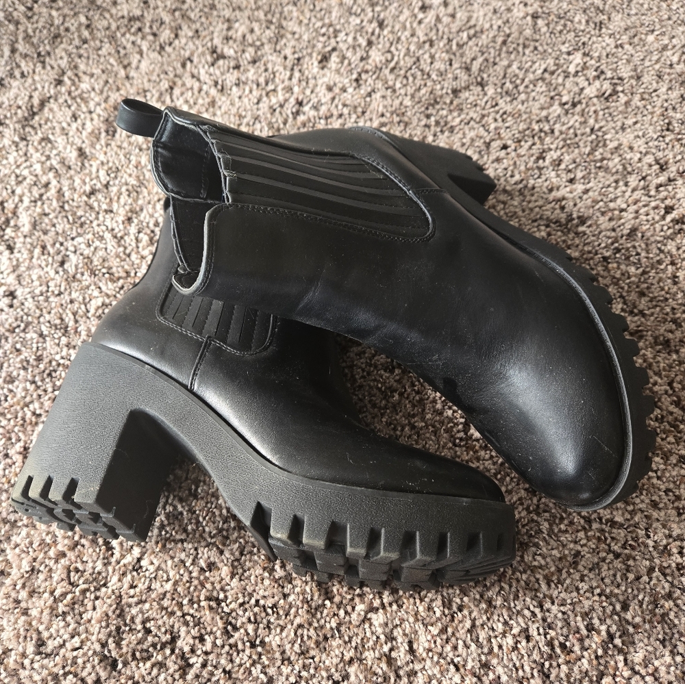 Black, chunky heal, boot